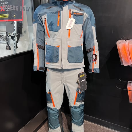 CARLSBAD PANT<PETROL - STRIKE ORANGE>