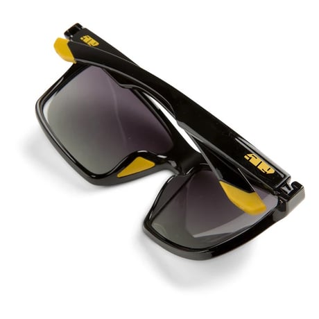 RISERS SUNGLASSES<Black Sand - Smoke Gradient Tint>