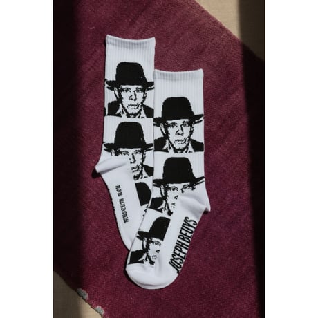 museum neu  "Joseph Beuys Warhol Socks"