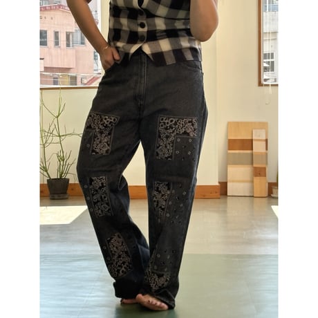 NOMARHYTHM TEXTILE "Bandana Embroidery Denim Pants"