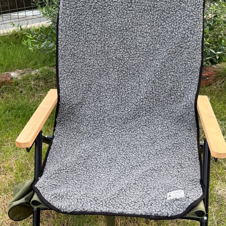 赤外線を吸収して発熱するsliva knitで作ったチェアマット