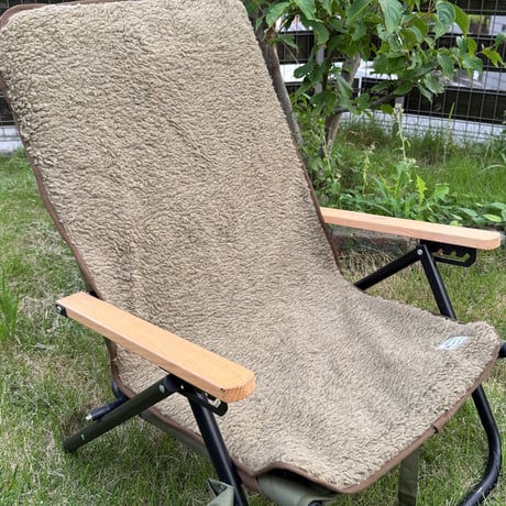 赤外線を吸収して発熱するsliva knitで作ったチェアマット