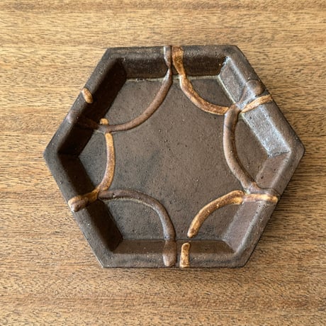 陶房カタチ　 6角皿 カ2D （約15.5×15.5cm)