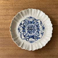宮田竜司　染付稜花皿  ミ2 (直径約22cm)