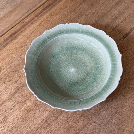 宮田竜司　灰釉稜花リム皿 ミ21 (直径約17cm)
