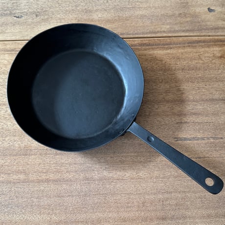 野鍛冶やまご　ちょっと深めの鉄フライパン 22cm や22