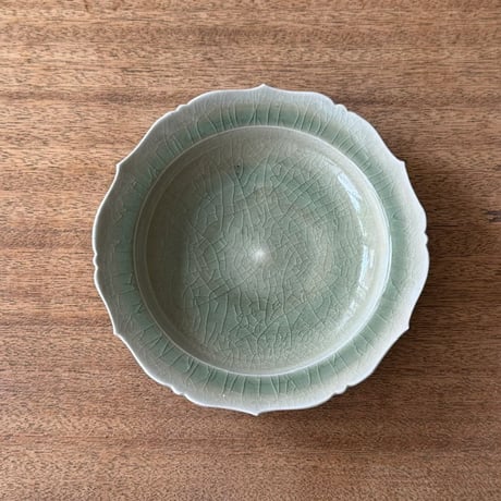 宮田竜司　灰釉稜花リム皿 ミ21 (直径約17cm)