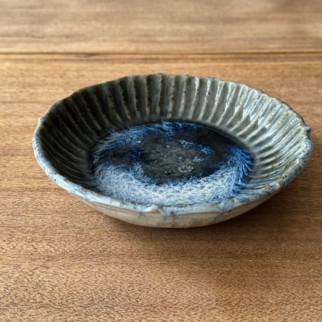 村澤陶苑 村澤享　青灰釉稜花しのぎ皿 ム5B (直径約18cm)
