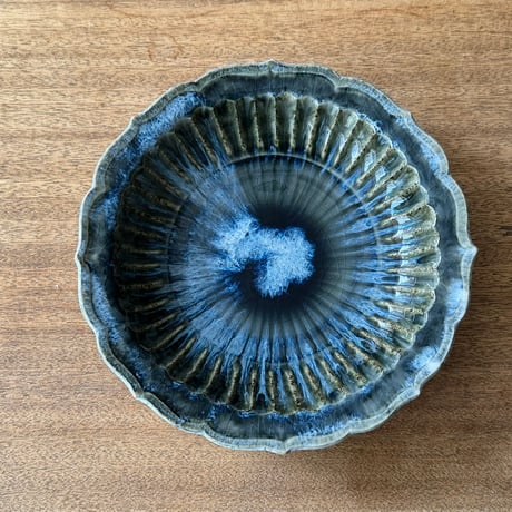 村澤陶苑 村澤享　青灰釉稜花しのぎ皿 ム1 (直径約23cm)