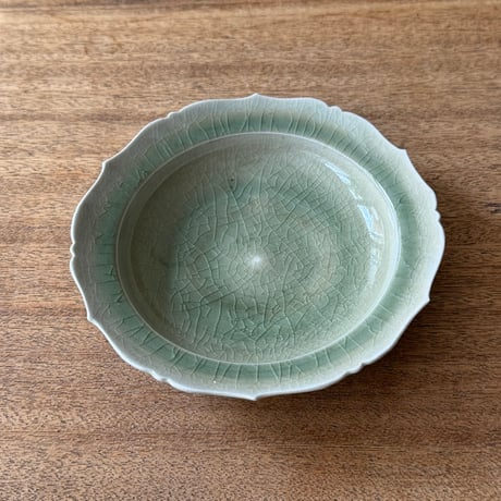 宮田竜司　灰釉稜花リム皿 ミ21 (直径約17cm)