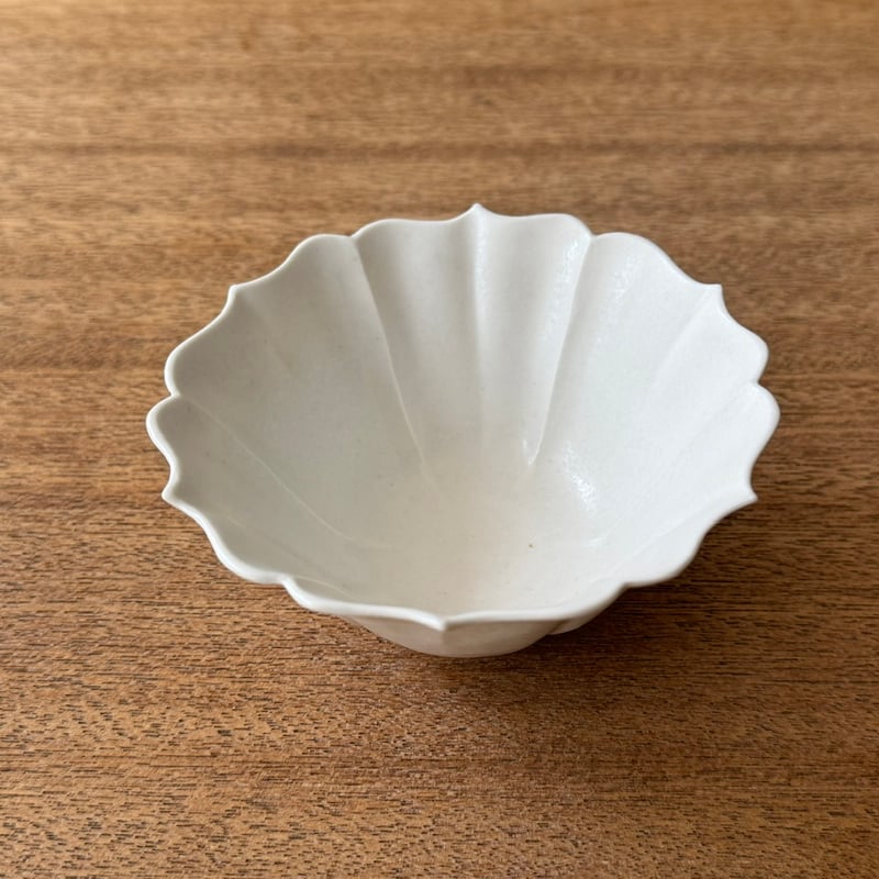 宮田竜司 マット釉白磁稜花小鉢 ミ17B (直径約10.5cm) | kogeiseika
