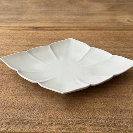宮田竜司　マット釉白磁菱形皿（中） ミ9B (約29×21cm)