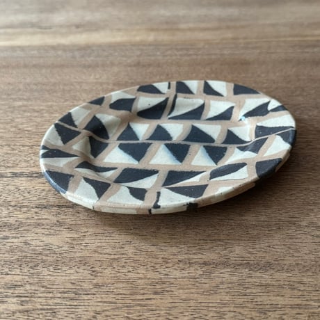 Nerikomico リムオーバル皿 N4B（約15.5×13cm)