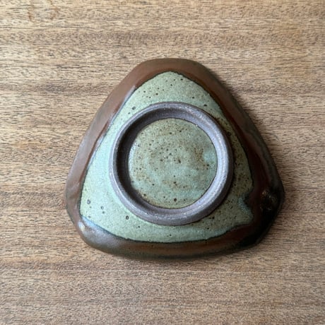 セレン のあ　三角おにぎり小皿 セ3A（直径約15cｍ）