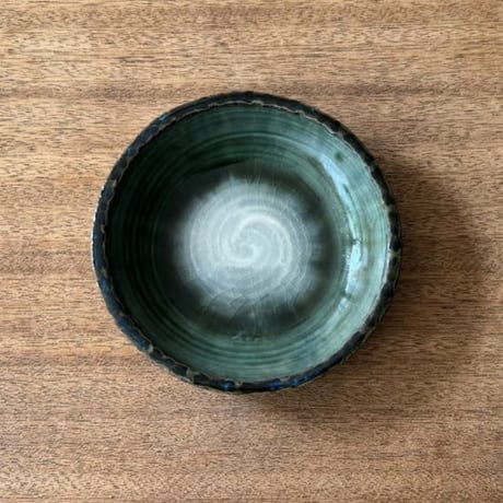 村澤陶苑 村澤享　青銅釉流刷毛目皿 ム17A (直径約13.5cm)