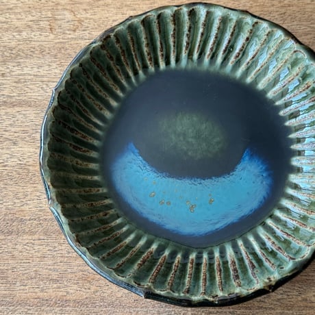 村澤陶苑 村澤享　青銅釉稜花しのぎ皿 ム8A (直径約18cm)