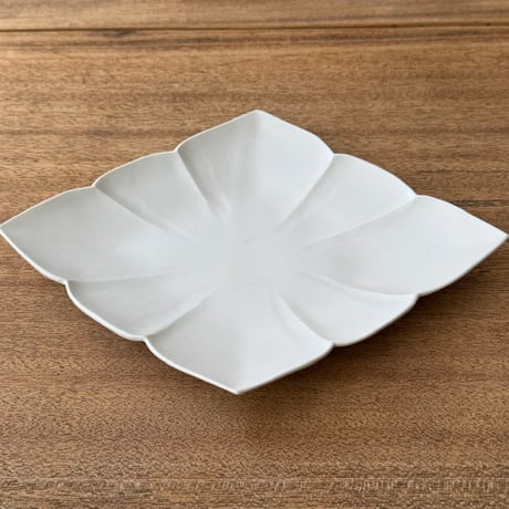 宮田竜司　マット釉白磁菱形皿（中） ミ9B (約29×21cm)