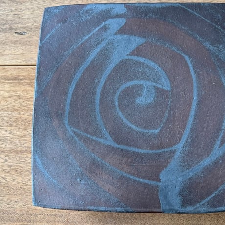 セレン のあ　鉄砂四角皿 セ8A（約26×26.5cｍ）