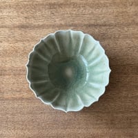 宮田竜司　  灰釉稜花碗 ミ22A (直径約12.5cm)