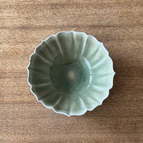 宮田竜司　  灰釉稜花碗 ミ22A (直径約12.5cm)