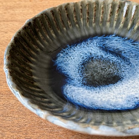 村澤陶苑 村澤享　青灰釉稜花しのぎ皿 ム5A (直径約18cm)