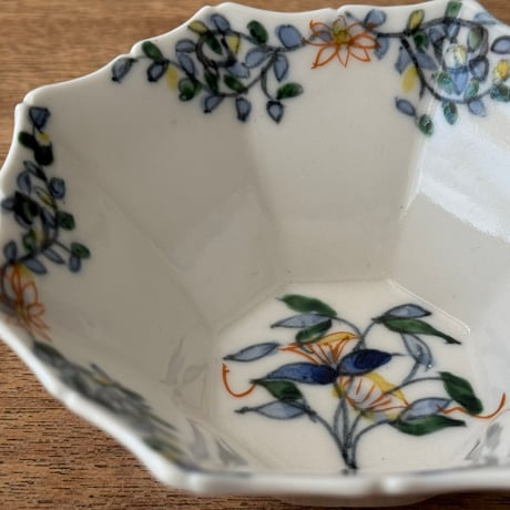 宮田竜司　呉須赤絵面取輪花小鉢 ミ6A (直径約13cm)