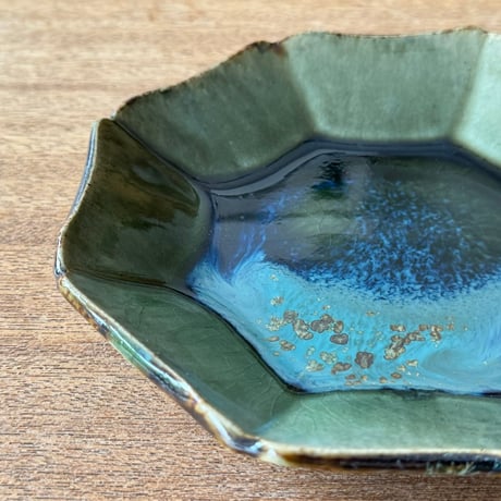 村澤陶苑 村澤享　青銅釉八角皿 ム10A (直径約18cm)