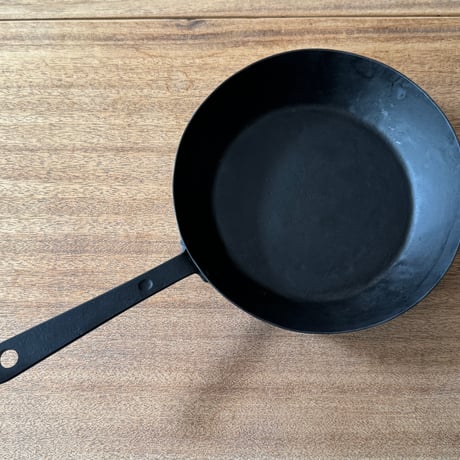 野鍛冶やまご　ちょっと深めの鉄フライパン 22cm や22