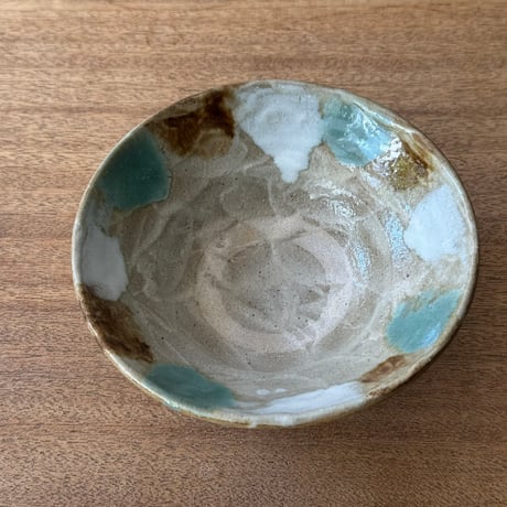強戸窯　平どんぶり（中）ゴ平どB（直径約17.5cm)