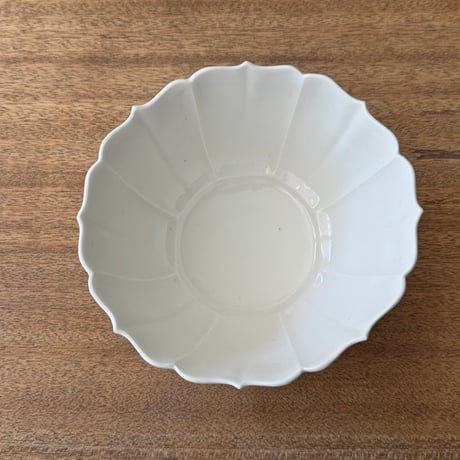 宮田竜司　白碗稜花鉢 丸（大）  ミ24B (直径約16cm)