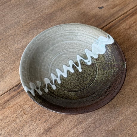 えのきだ窯 榎田智　イッチン掛け分け皿  エ46B (直径約22cm)