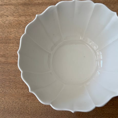 宮田竜司　白碗稜花鉢 丸（大）  ミ24B (直径約16cm)