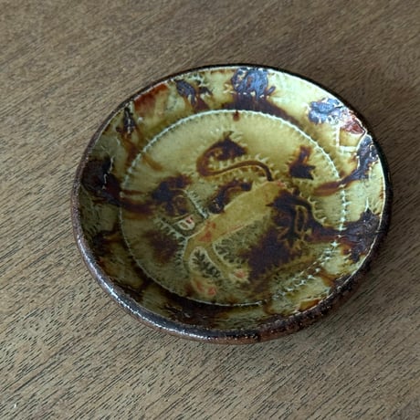 紀窯　中川紀夫　豆皿 獅子押紋 K12 (直径約9cm)