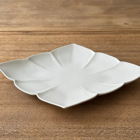 宮田竜司　マット釉白磁菱形皿（中） ミ9A (約29×21cm)