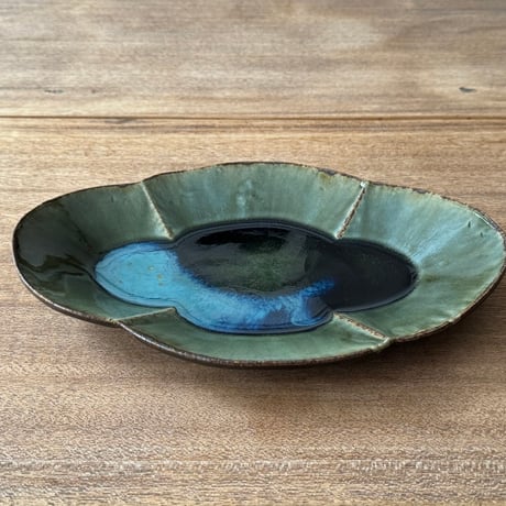 村澤陶苑 村澤享　青銅釉花形皿 ム9 (約29.5×20.5cm)