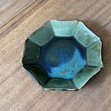 村澤陶苑 村澤享　青銅釉八角皿 ム10A (直径約18cm)