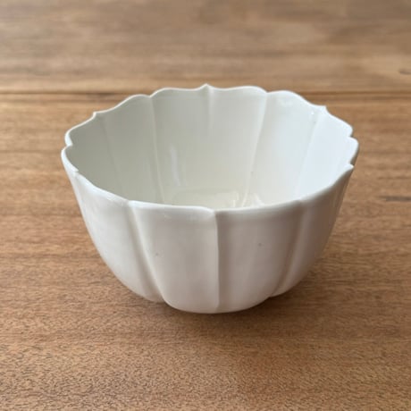 宮田竜司　白碗稜花鉢 丸（中）  ミ25B (直径約13cm)