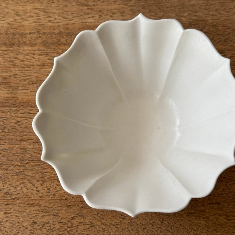 宮田竜司 マット釉白磁稜花小鉢 ミ17B (直径約10.5cm) | kogeiseika