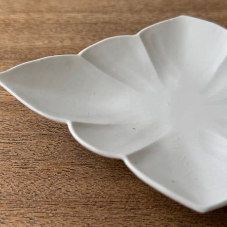 宮田竜司　マット釉白磁菱形皿（小） ミ10A (約19×13cm)