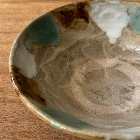 強戸窯　平どんぶり（中）ゴ平どB（直径約17.5cm)