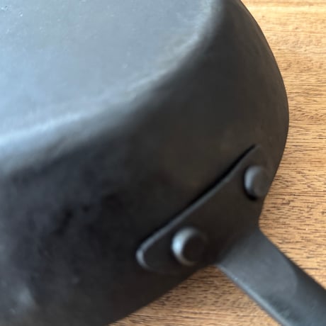 野鍛冶やまご　ちょっと深めの鉄フライパン 22cm や22