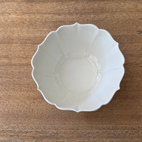 宮田竜司　白碗稜花鉢 丸（中）  ミ25B (直径約13cm)