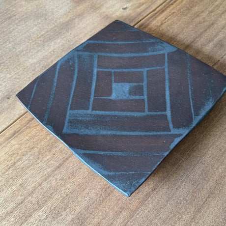 セレン のあ　鉄砂四角皿 セ8B（約26×26.5cｍ）