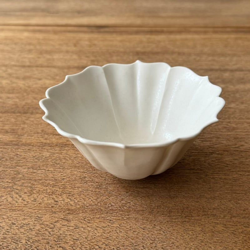 宮田竜司 マット釉白磁稜花小鉢 ミ17B (直径約10.5cm) | kogeiseika