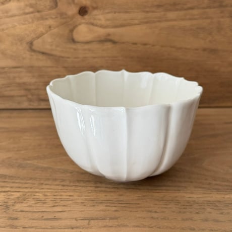 宮田竜司　白碗稜花鉢 丸（中）  ミ25B (直径約13cm)