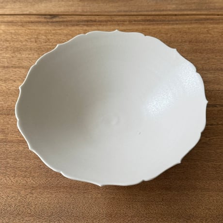宮田竜司　マット釉稜花鉢  ミ16A (直径約22.5cm)