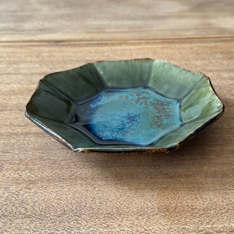 村澤陶苑 村澤享　青銅釉八角皿 ム10B (直径約18cm)