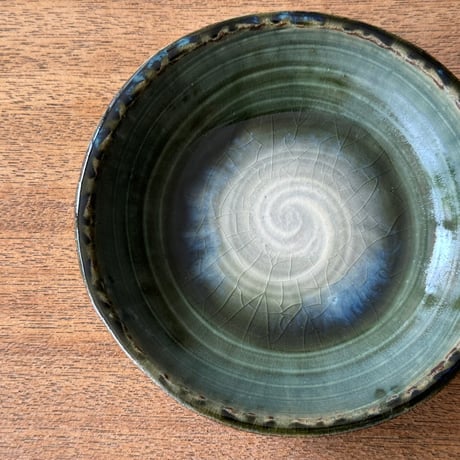 村澤陶苑 村澤享　青銅釉流刷毛目皿 ム17B (直径約13.5cm)