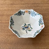 宮田竜司　呉須赤絵面取輪花小鉢 ミ6B (直径約13cm)