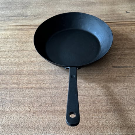 野鍛冶やまご　ちょっと深めの鉄フライパン 22cm や22